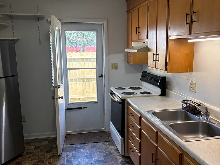 Guilford Ave SW — Photo 4
