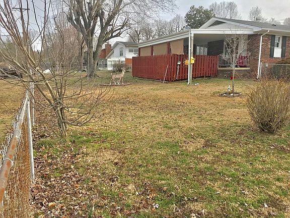 4th image of 975 Chickasaw Dr