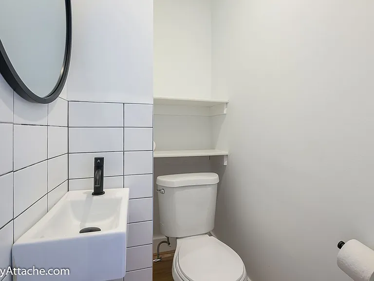 631 Constitution Ave NE — Photo 4