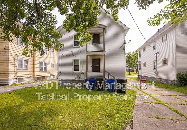 4024 E 143rd St #UP — Photo 2