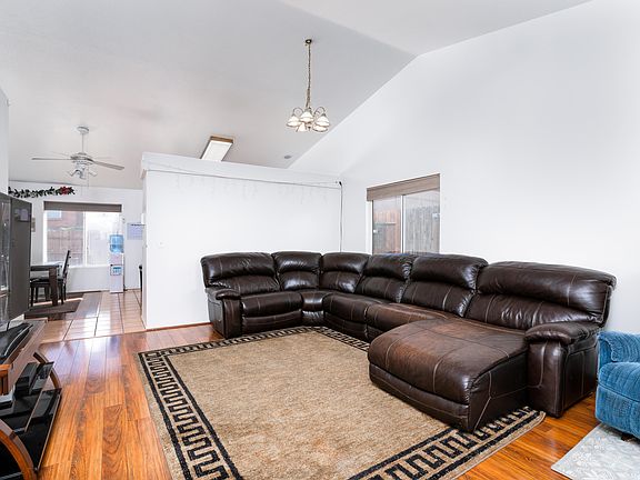 4th image of 36742 Auburn Ct