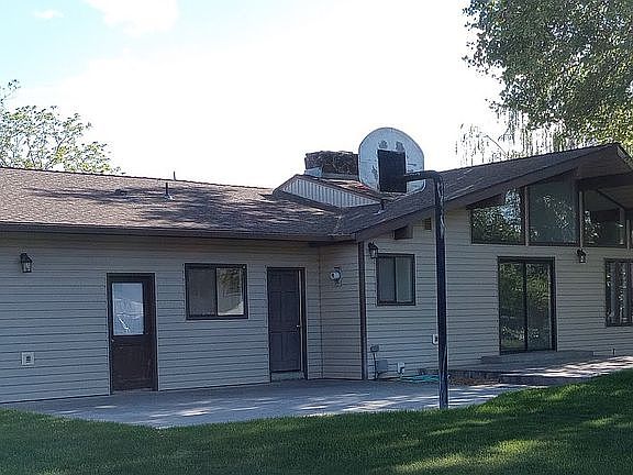 2nd image of 1120 Oak St