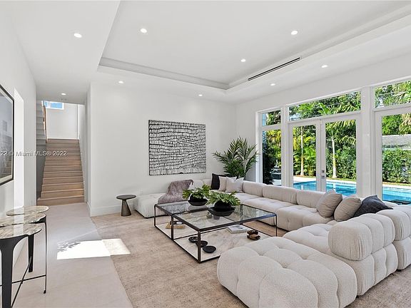4th image of 411 Caligula Ave