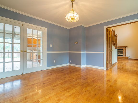 5th image of 513 Dartmouth Ln