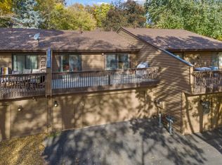 464 W Eagle Lake Dr, Maple Grove, MN 55369