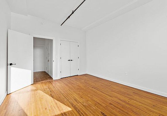 5th image of 275 Park Ave APT 4G