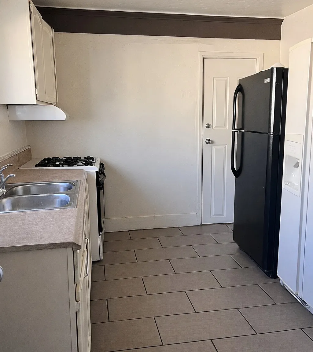Studio, 200 sqft, $1,050 — Photo 4