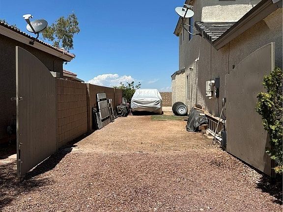 3rd image of 940 San Carlos Creek Ln