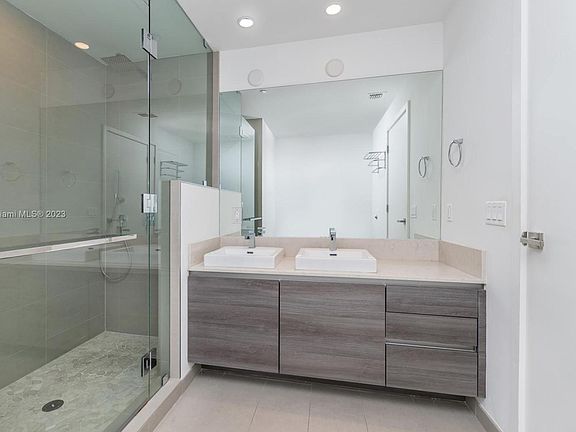 4th image of 1080 Brickell Ave Unit 4302