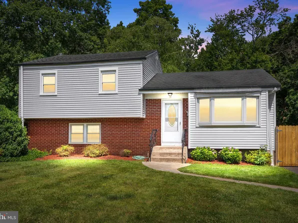 22 Chelmsford Dr, Ewing, NJ 08618