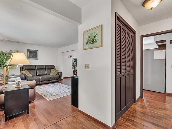 4th image of 2308 Queens Ct