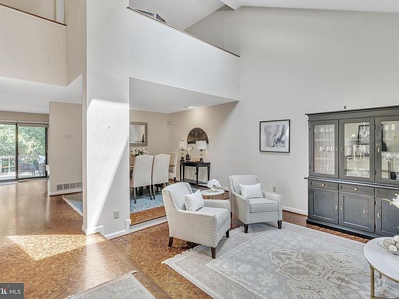 4th image of 305 Applehouse Pond Dr
