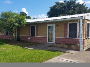 2043 Main Ave, Groves, TX 77619