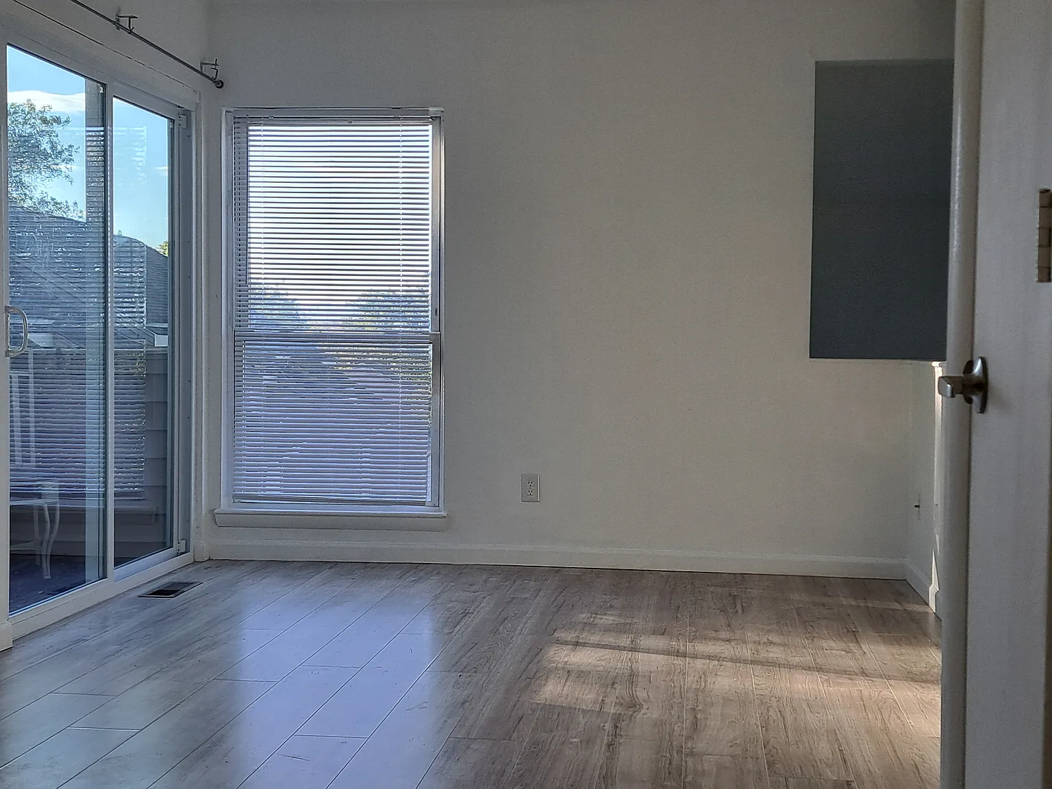 1382 Bradley Dr — Photo 4