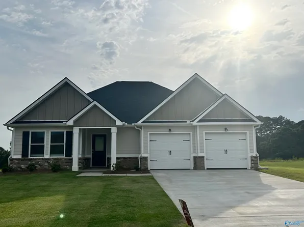 376 SW Carver Dr, Arab, AL 35016