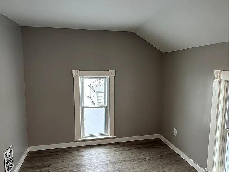 276 E Chicago Blvd — Photo 14