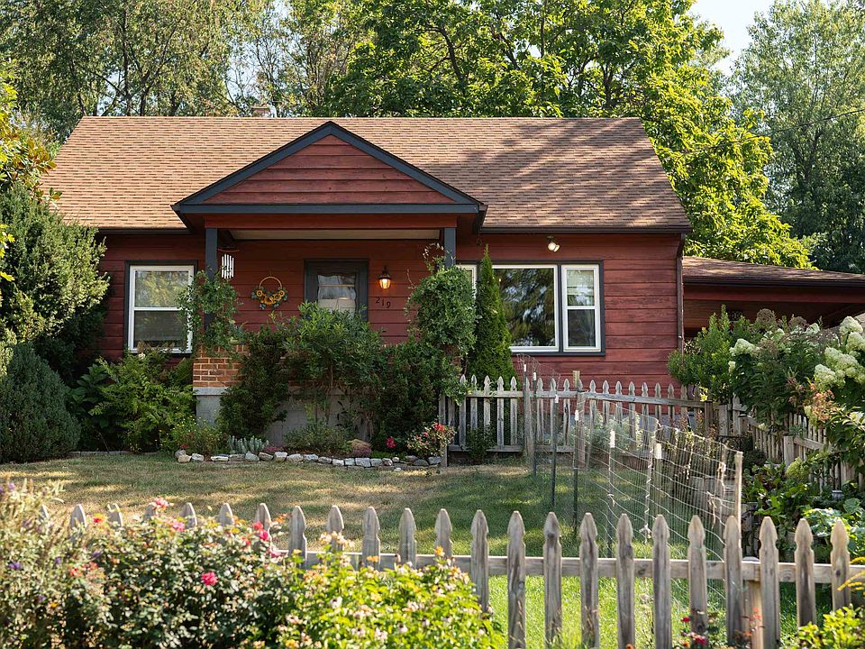 1st image of 219 Fraser Ln
