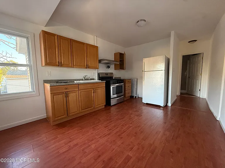 604 Irving Pl — Photo 3