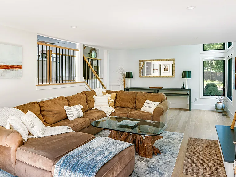 95 Peconic Hills Dr — Photo 13