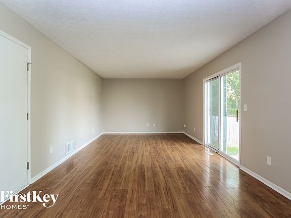 3rd image of 868 Windy Hill Ln