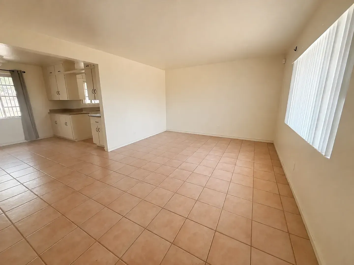 3-Bedroom, 1.5 Bath Single Family for Rent in Tucson, AZ| Modern Kitchen & Fenced backyard — Photo 4