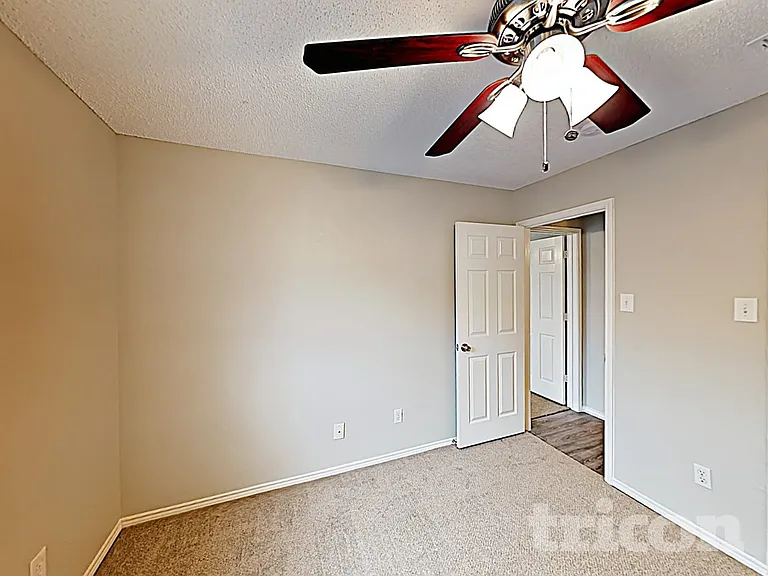 206 Briarglen Dr — Photo 10