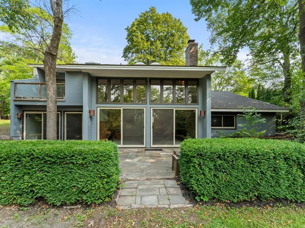 16101 Hilltop Rd, Eden Prairie, MN 55347