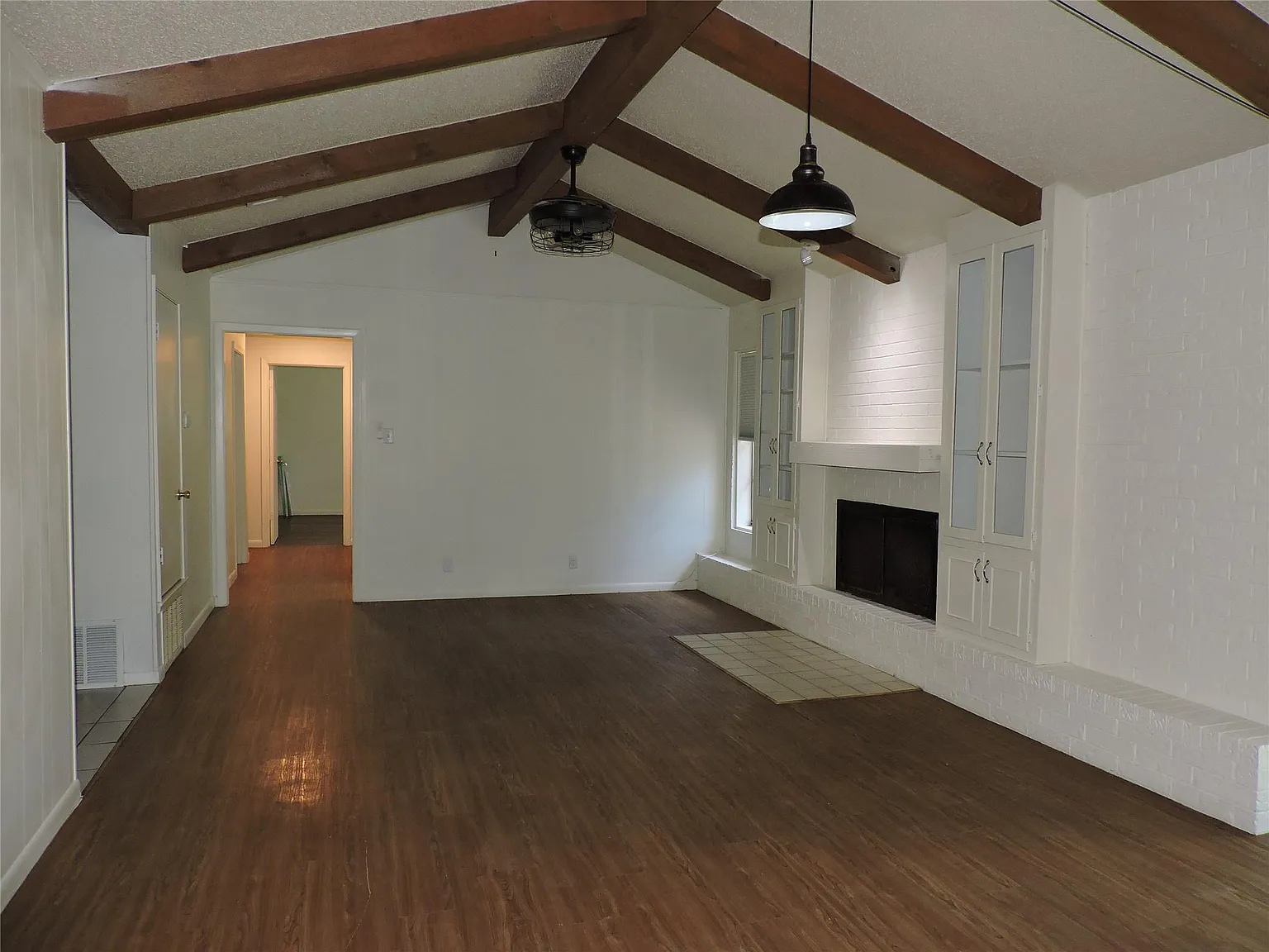 3 bed, 2.0 bath, 1614 sqft, $2,000 — Photo 4
