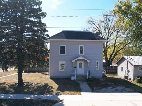 501 W 1st St, Sumner, IA 50674