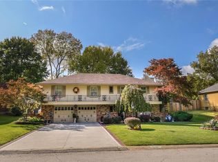 3520 S Shady Bend Dr, Independence, MO 64052