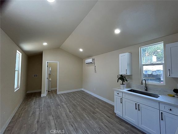 5th image of 300 E Arbor St #2