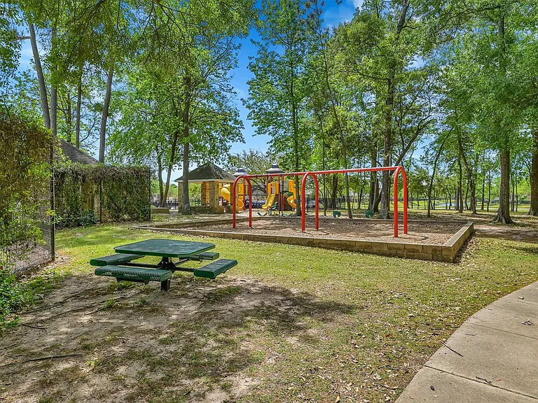 30327 Deleon Fields Dr — Photo 47
