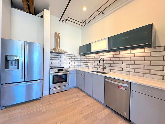 5th image of 1410 Gratiot Ave #202