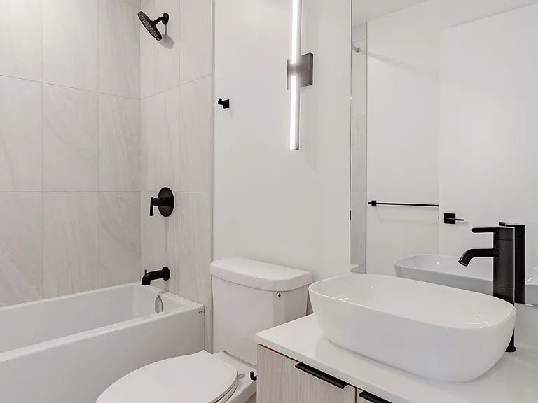 1185 Dupont St #424 — Photo 15