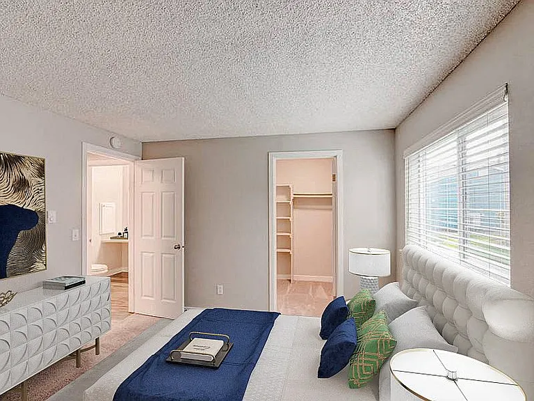 Pointe East — Photo 10