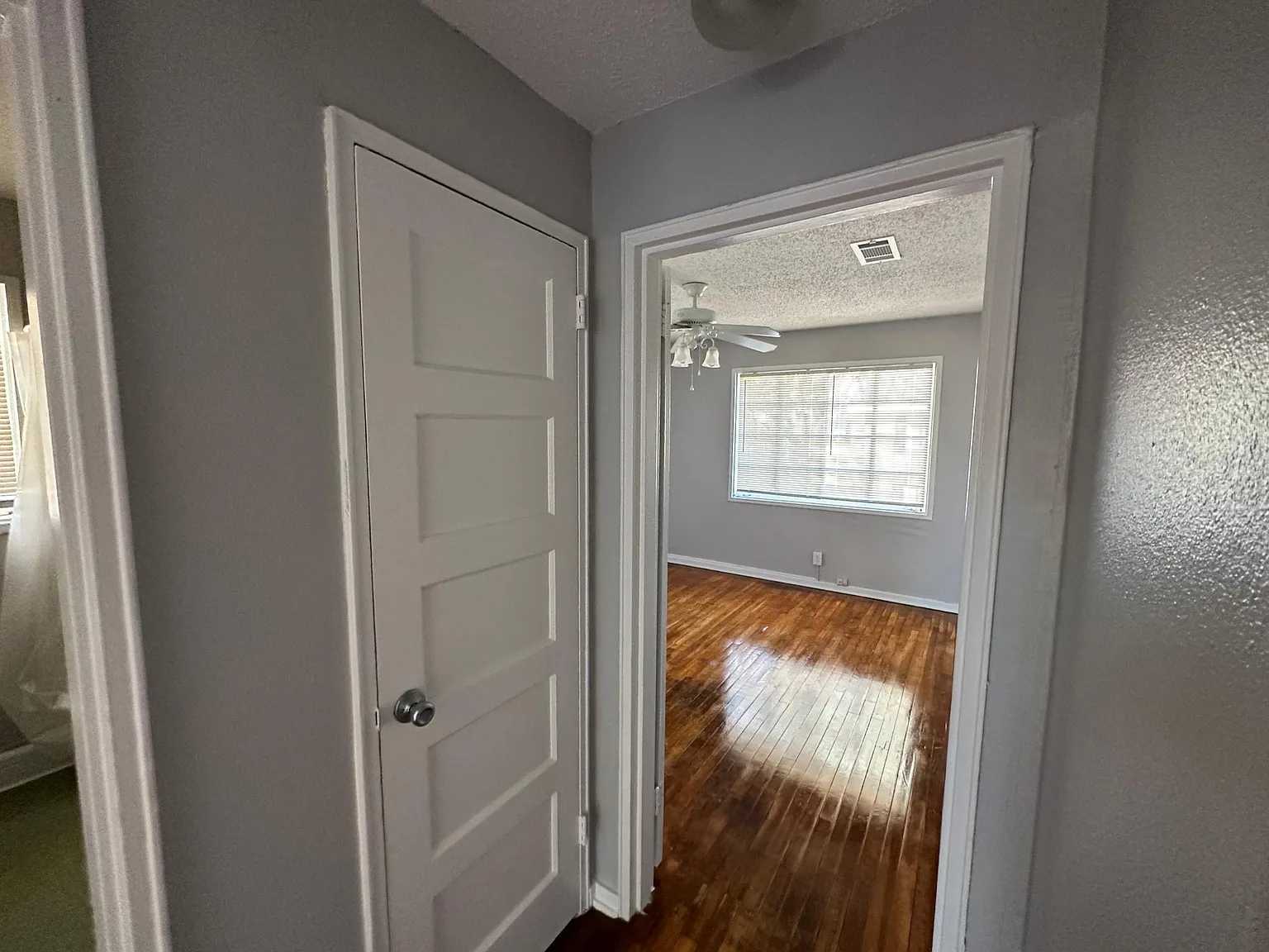 2 bed, 960 sqft, $850 — Photo 2