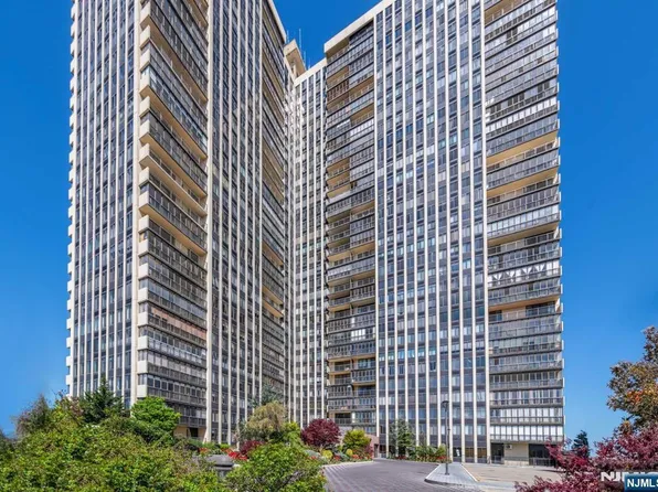 300 Winston Dr #C1908, Cliffside Park, NJ 07010