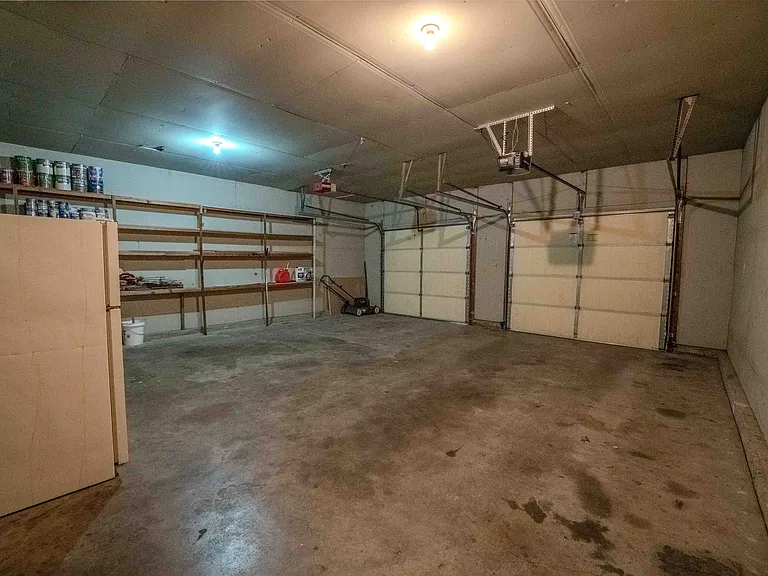 225 Parker Dr — Photo 35