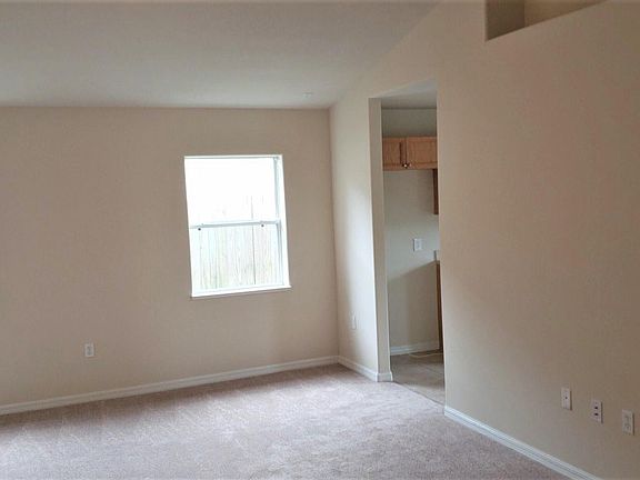 4th image of 449 Alison St