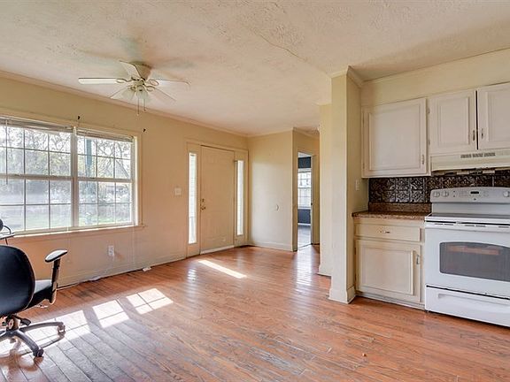 2nd image of 1829 1/2 Wilkinson Circle