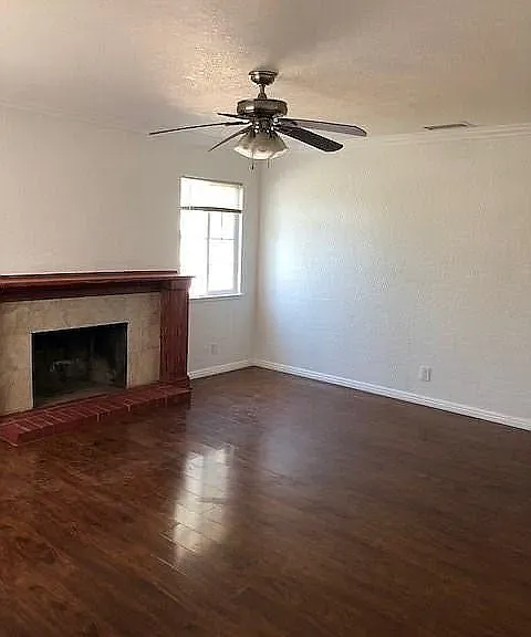 2345 Prospect Ave — Photo 2