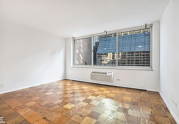 4th image of 333 E 45th St APT 14A