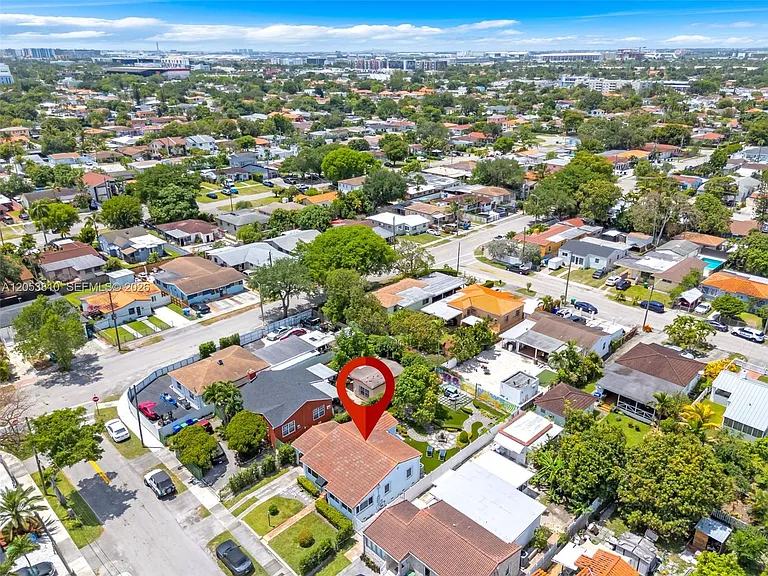 3151 NW Flagler Ter — Photo 11