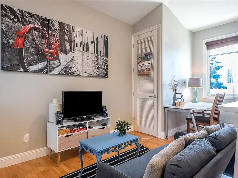 21 S Claremont St #13 — Photo 8