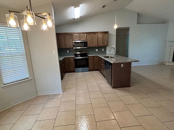 3rd image of 13014 Glennwood Pl