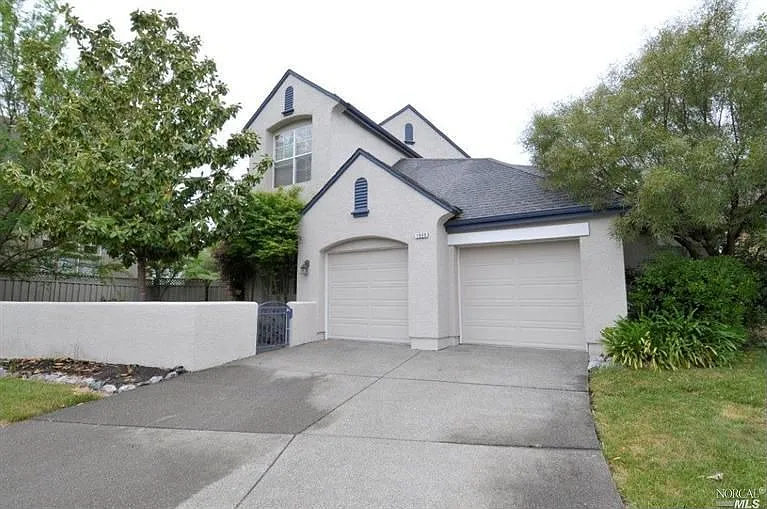 1909 Falcon Ridge Dr photo 1