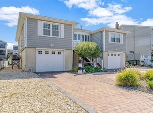 36 Flint Rd, Amityville, NY 11701