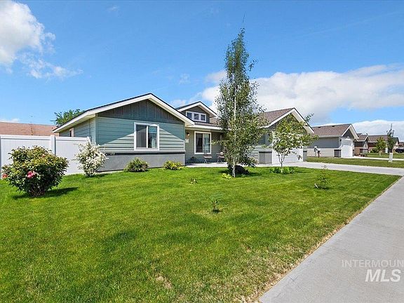 2nd image of 132 Boulder Dr