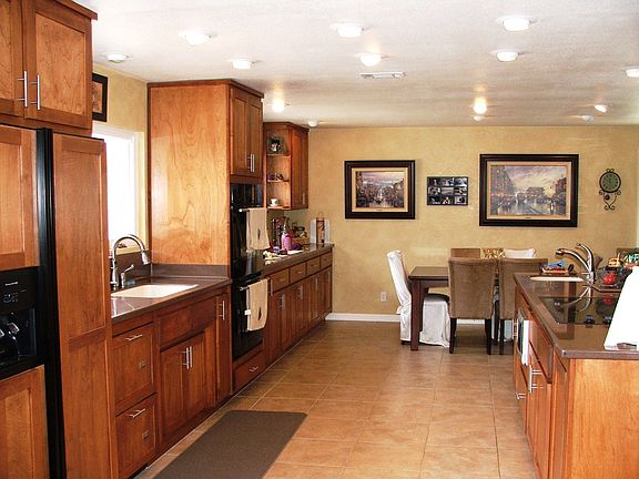 2nd image of 2231 Arrowhead Dr