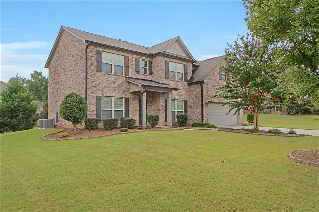 5 bed, 3.0 bath, 2746 sqft, $3,200 — Photo 2